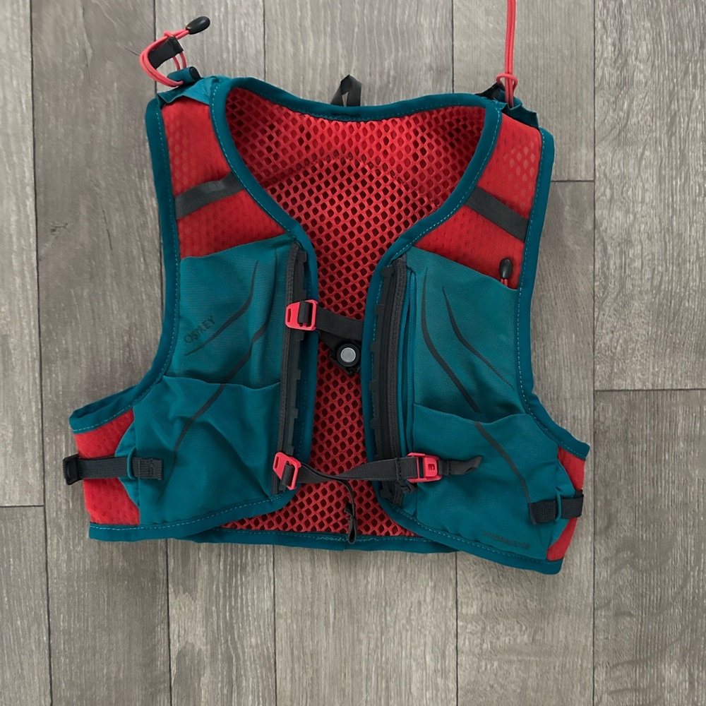 OSPREY Blue and Red Hydration Vest with Modern Design